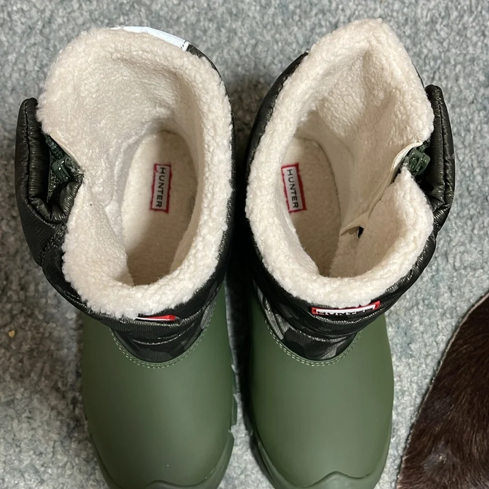 HUNTER Snow Boots SIZE 4